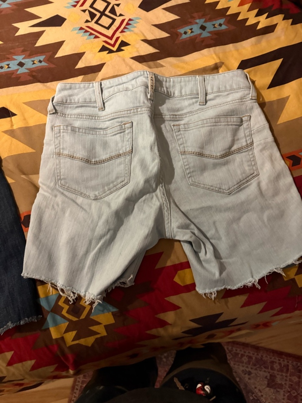 New WOT Womans Ariat Light Blue Denim Cutoff Shorts Size 32 - Picture 2 of 2